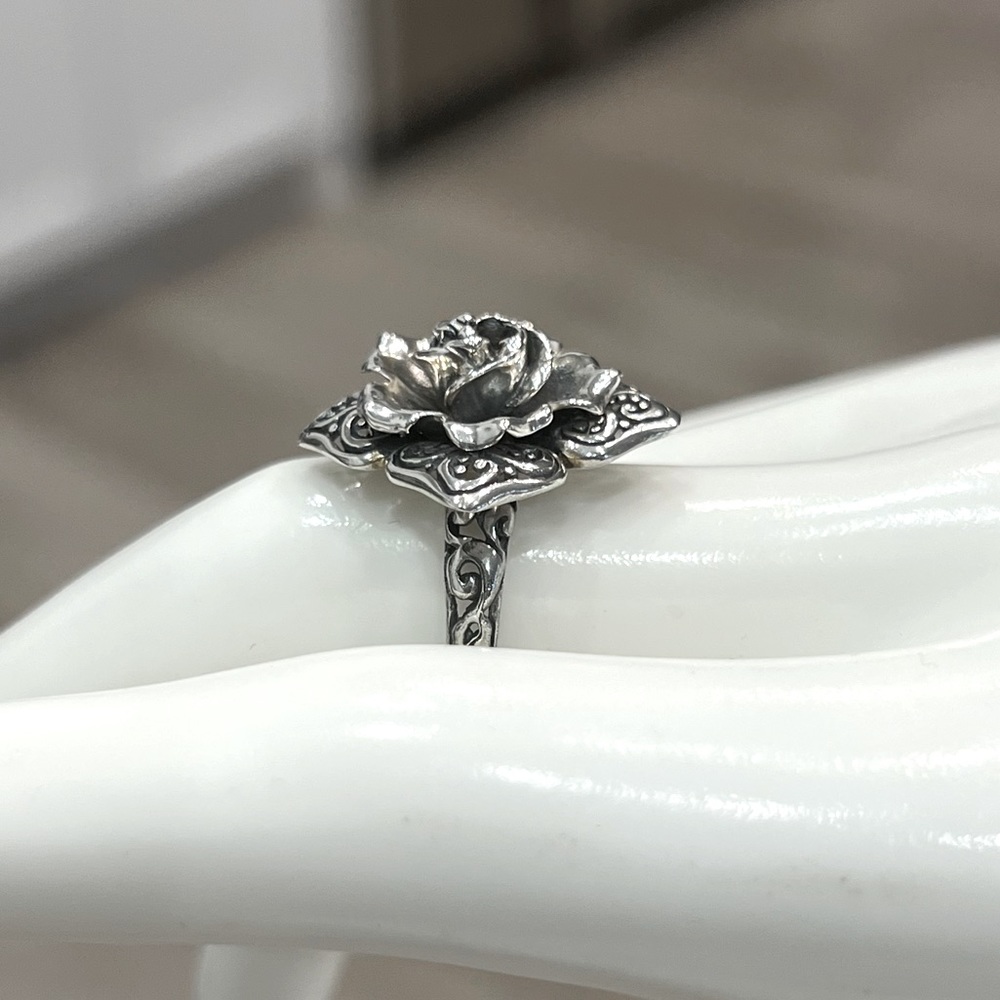 Sterling Silver Floral 3D Ring Sz 8 - Picture 9 of 10